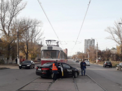 Стали известны пострадавшие в ДТП с трамваем и «Яндекс.Такси» в Волгограде