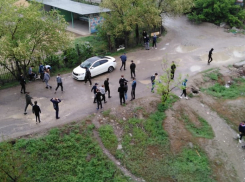 Массовую драку устроила волгоградская молодежь в разгар самоизоляции