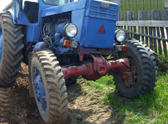 Юный водитель трактора задавил 40-летнюю велосипедистку в Волгоградской области
