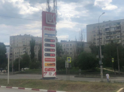 Сотрудников АЗС «Лукойла» без прививки хотят отстранять от работы в Волгограде