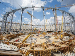 Над трибунами «Волгоград Арены» поднимают «велосипедное колесо»