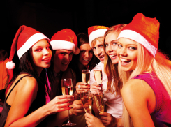 Беженцы в Волжском требовали новогодний карнавал