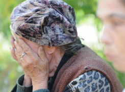 В Волгограде грабитель избил палкой и ограбил 74-летнюю пенсионерку