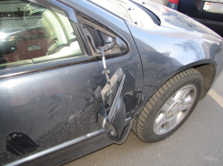 Волгоградец повредил авто незнакомца из-за неправильной парковки