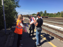 Подростки устраивают селфи на железнодорожных путях в Волгоградской области