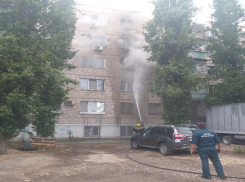 Очевидцы засняли пожар в Волгограде, на котором погиб пенсионер