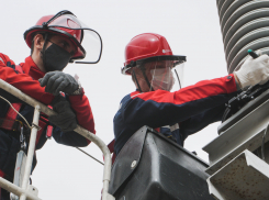 Сотню непривитых сотрудников «Волгоградэнерго» отстранили от работы и лишили зарплаты