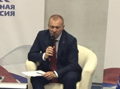 Лидер волгоградской «Единой России» с ошибками написал поздравление к Дню народного единства