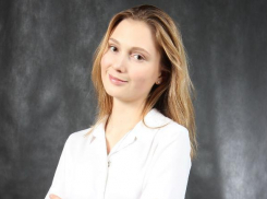Волгоградскую лицеистку, получившую 100 баллов на ЕГЭ, поздравили   педагоги и ученики
