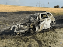 Двое погибли в горящей Subaru под Волгоградом