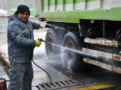 В Волгограде большегрузам начнут мыть колеса