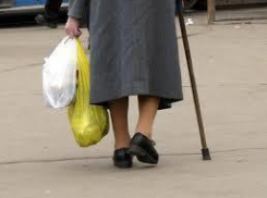 В Волжском маршрутчик сбил 76-летнюю пенсионерку