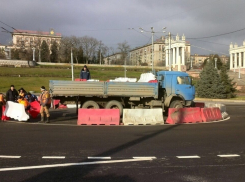 Круговое движение транспорта ввели на центральной набережной Волгограда