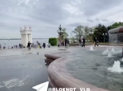 Вышедший из-под контроля фонтан «Искусство» затопил набережную в центре Волгограда 