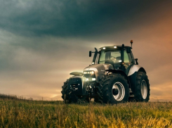 Чиновник за 30 тысяч рублей сделал камышан трактористами