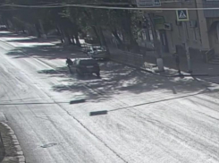 Водитель Toyota  сбил женщину на переходе в Волгограде: ДТП попало на видео