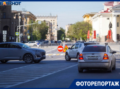 Сбылся кошмар водителей: зачем главную площадь Волгограда закрыли для проезда