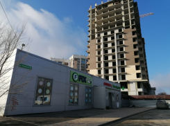 Крупный застройщик пытается втиснуть автомойку рядом с набитым многоэтажками ЖК Волгограда