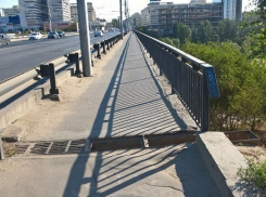 Волгоградцы воруют по ночам ливневки с Астраханского моста