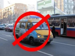 Жители Волгограда в шоке после отмены еще 15 коммерческих маршрутов 