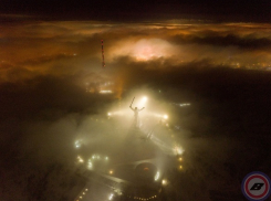 Мамаев курган в объятьях тумана снял волгоградский блогер