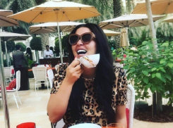 Ирина Дубцова на отдыхе похвасталась, что пьет кофе с золотом