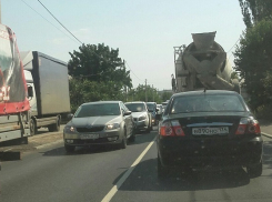 В гигантских пробках встал запад и север Волгограда