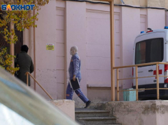 Иномарка протаранила надпись «Волгоград» на городской заправке