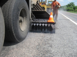 Из-за дорожных ремонтников мой автомобиль весь в гудроне, - житель Волгограда