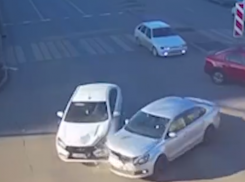Тройное ДТП в центре Волгограда попало на видео