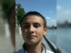 18-летний волгоградец с тату со своим именем и лилией бесследно исчез в Волгограде