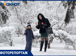 Счастливые волгоградцы в заснеженном городе в объективе фотографа