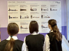 Фонд Мельниченко создал тематическую рекреационную зону в школеКотельниково