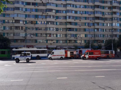 Троллейбус задымился рано утром в центре Волгограда