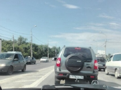 Двухкилометровая пробка образовалась в Советском районе Волгограда