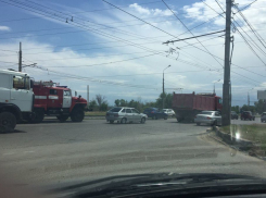 Сразу 5 машин столкнулись у «Ленты» на юге Волгограда 