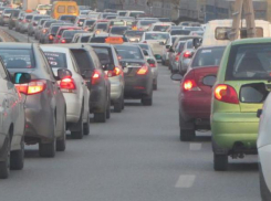 Центр Волгограда встал в пробку на проспекте Ленина