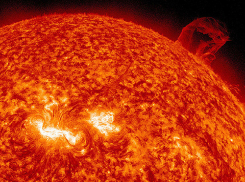 Волгоградцы могут наблюдать за огромным темным  пятном на Солнце