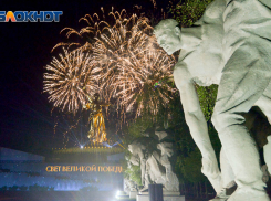 На Мамаевом кургане волгоградцам показали «Свет Великой Победы»: полная версия 