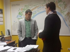 Активисты вручили электролампочку руководителю «ВолгоградГорСвета»