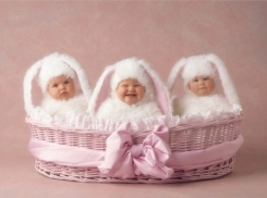 В Волгограде у молодой пары родились девочки-тройняшки