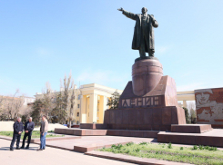 Памятник Ленину взят на контроль в Волгограде