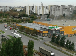 В Волгограде горит строительный гипермаркет OBI