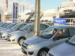 Пострадавшие на производствах жители Волгоградской области получили в подарок автомобили