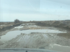 Прокуратура заставила чиновников отремонтировать дорогу под Волгоградом за свой счет