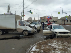 Два тройных ДТП в Волгограде попали на видео