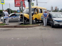 Стали известны подробности аварии маршрутки и легковушки возле ТРЦ «Авкарель»