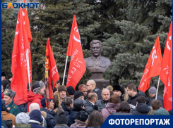 «Расстреляли несколько человек и спокойно ходили на работу»: памятник Сталину открыли в Волгограде