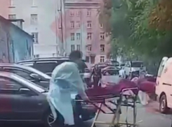 97-летнюю участницу битвы под Сталинградом, перенесшую COVID-19, скорая оставила на 6 часов подъезде: видео