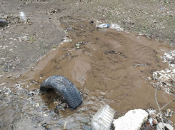 Прорывная вода третий день заливает Ворошиловский район в Волгограде